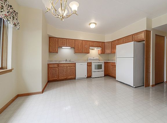3rd image of 5520 W 115th St #G38