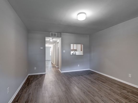 4th image of 2209 W Cary St #1