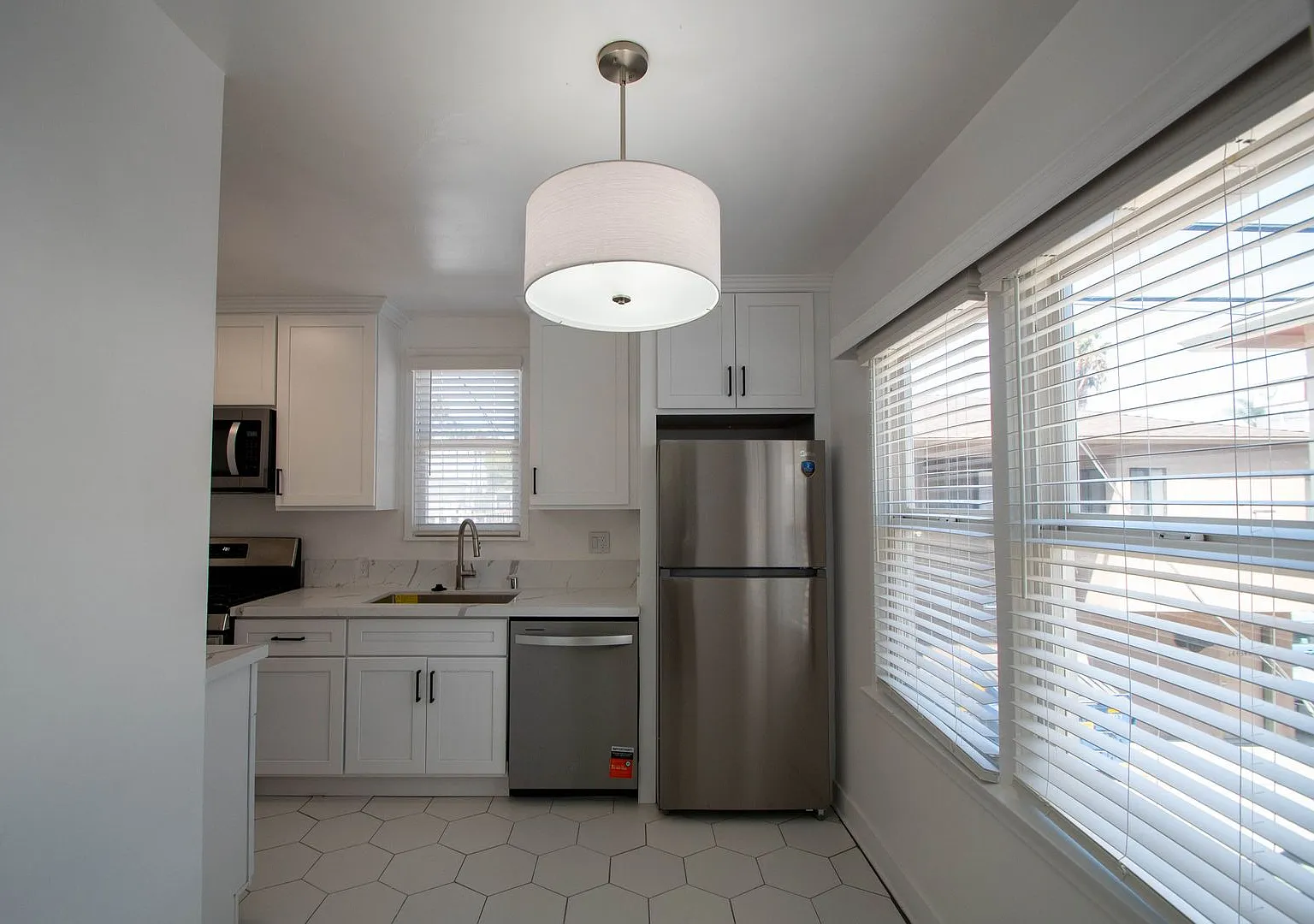 14437 — Photo 3