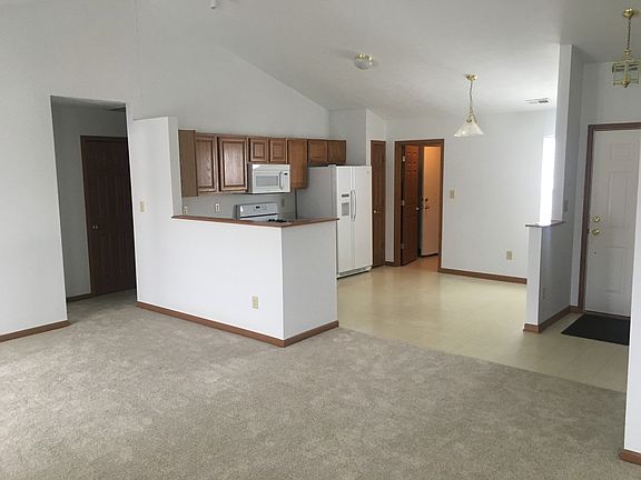 4th image of 4872 Pineleigh Pl