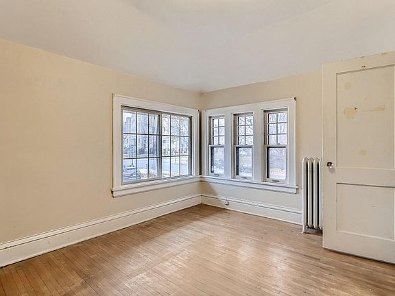 2nd image of 1055 Laurel Ave