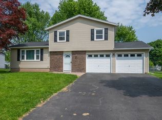 30 Bambi Ln, Rochester, NY 14624