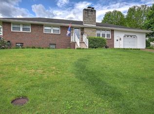 2516 Sanford Dr, Kingsport, TN 37664