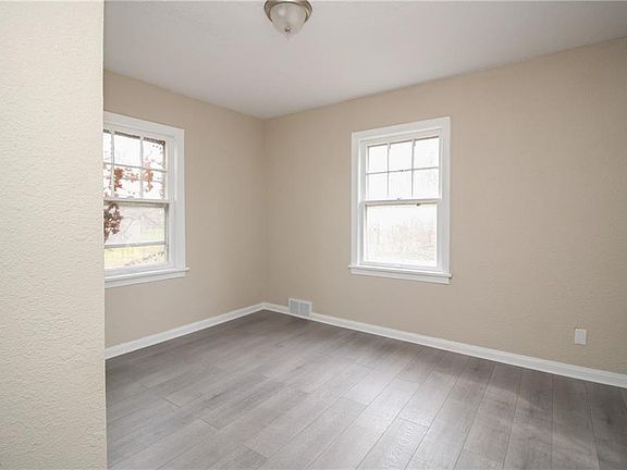 5th image of 615 W Boston Ave #1