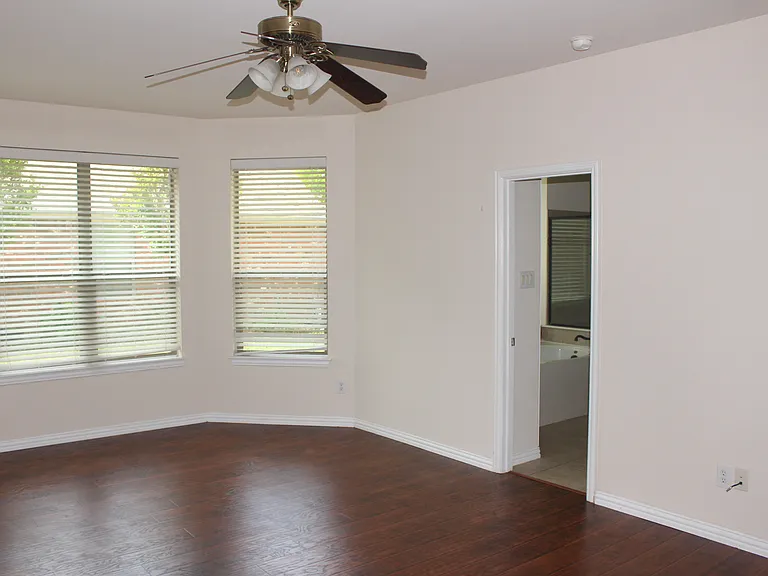 906 Meadow Flower Ln — Photo 6