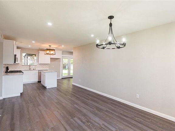 5th image of 221 Appaloosa Dr