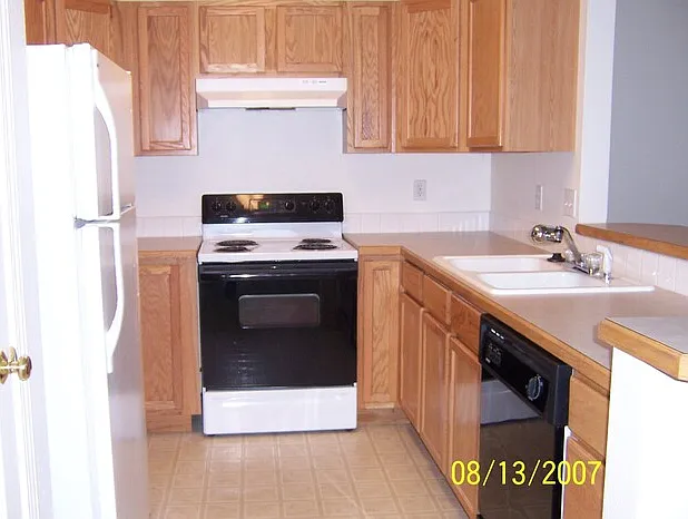 3 bed, 2.0 bath, 1224 sqft, $2,200 — Photo 4