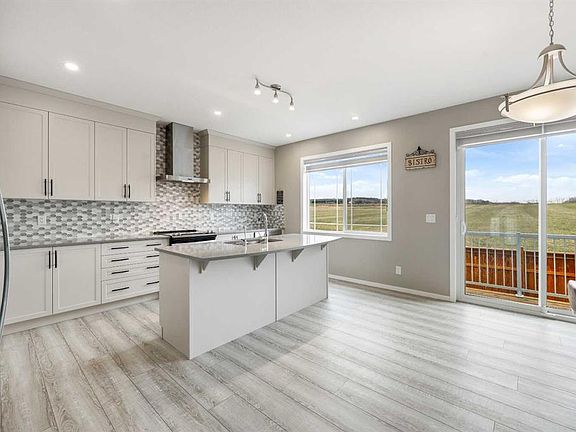 2nd image of 142 E Yorkstone Way SW