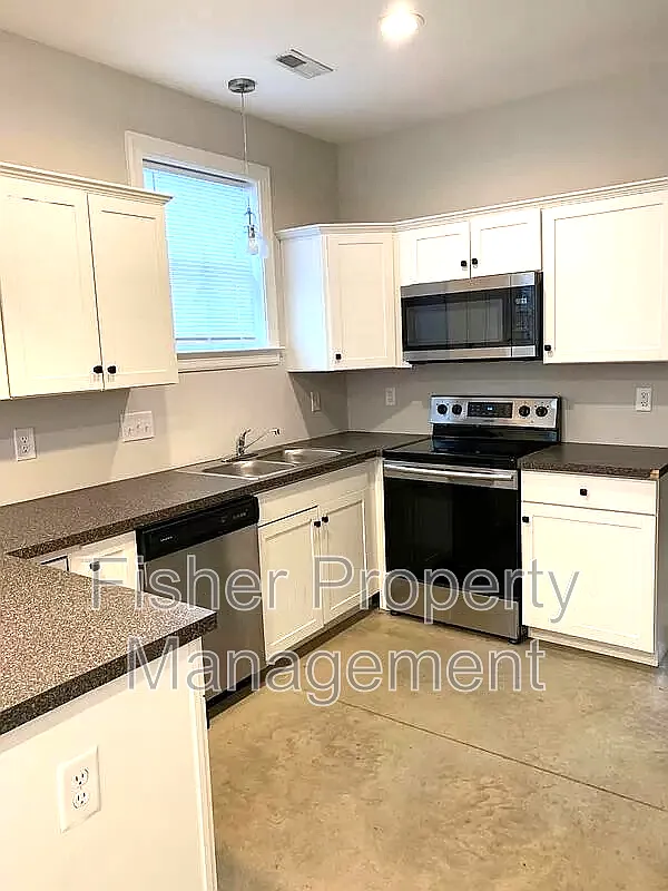 3 bed, 2.5 bath, 1104 sqft, $1,595 — Photo 4