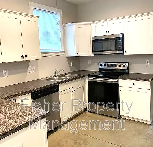 1415 Spotsylvania St — Photo 4