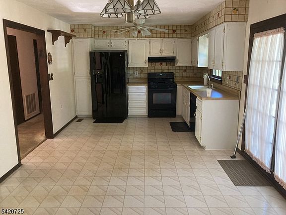 3rd image of 323 George Dye Rd