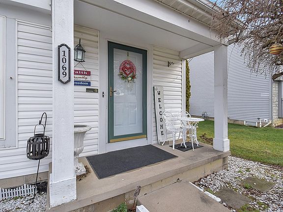 3rd image of 1069 E Margate Cir