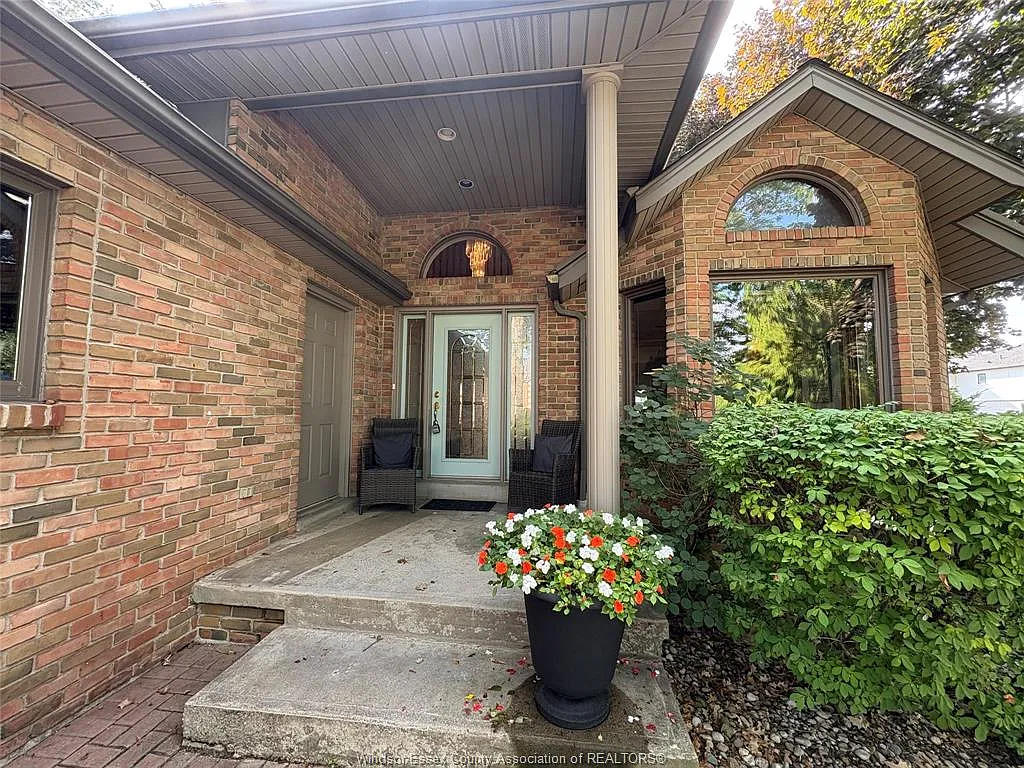 4 bed, $3,800 — Photo 3