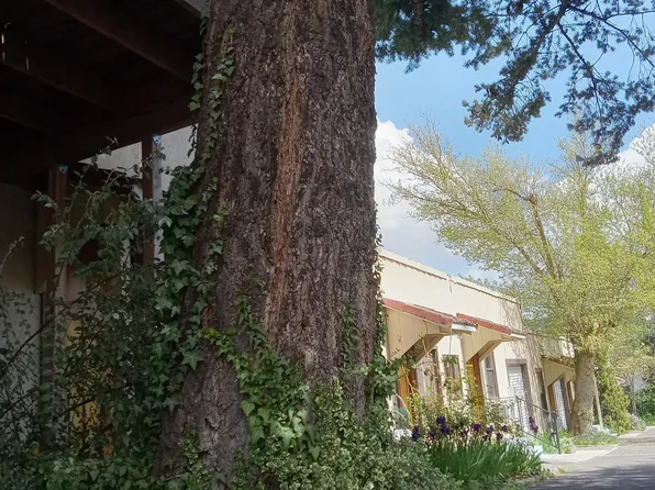 476 N Main St, Ashland, OR