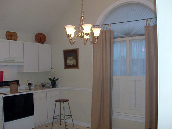 4th image of 212 John Ave