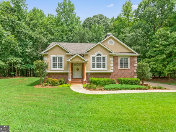 140 Carriage Gate Dr, Sharpsburg, GA 30277