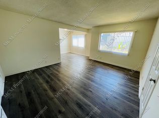 487-19419 Victory, Reseda, CA 91335