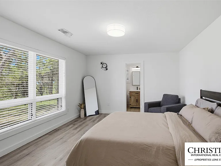8901 Grandview Dr — Photo 30