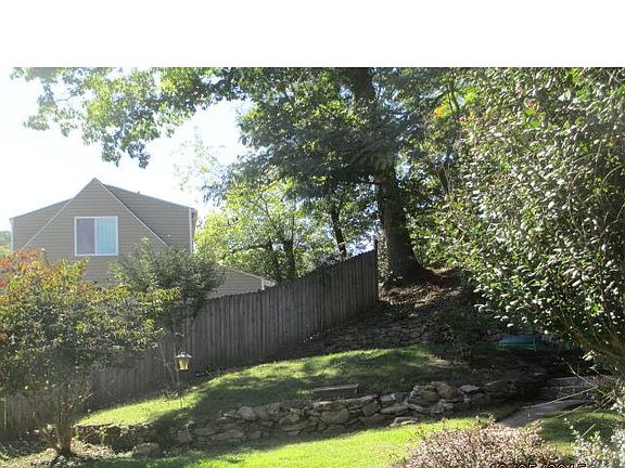 3rd image of 684 Forest Cir