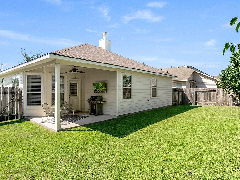 25315 Saddlebrook Ranch Dr — Photo 2