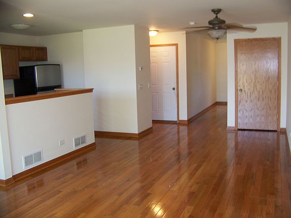 2nd image of 736 Carlisle Dr