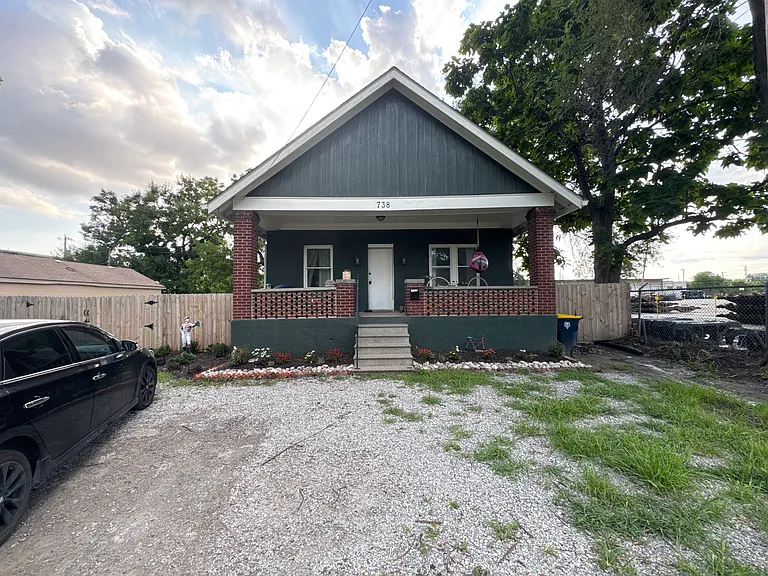 738 N Garland Ave — Photo 1