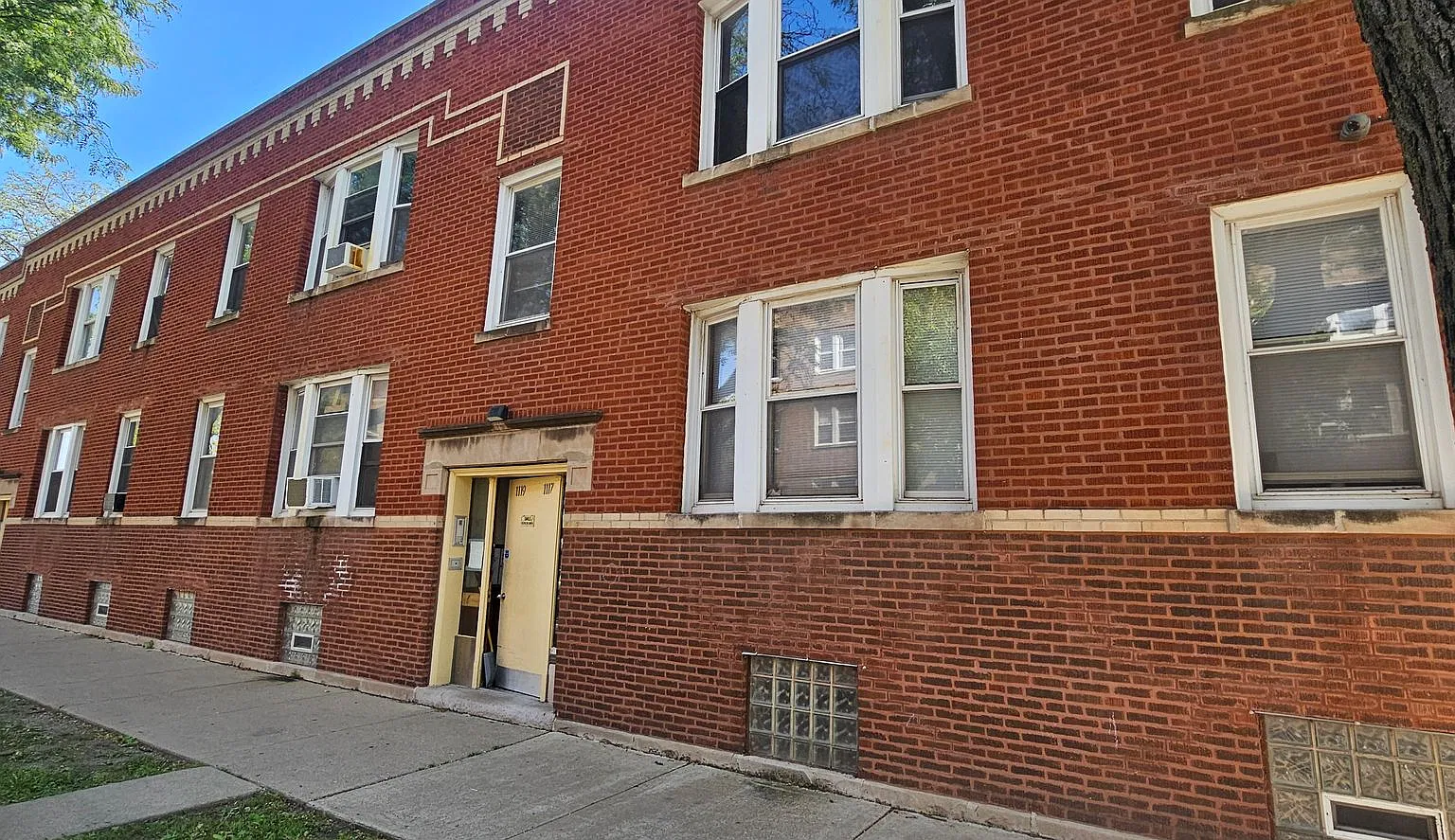 1117-23 N. Kildare — Photo 1