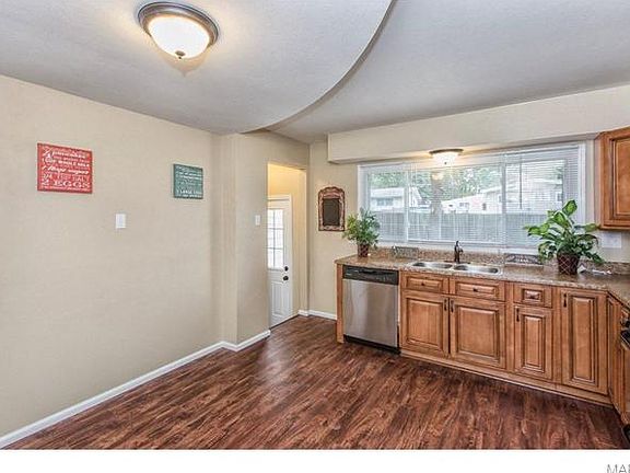 5th image of 1325 Lindsay Ln