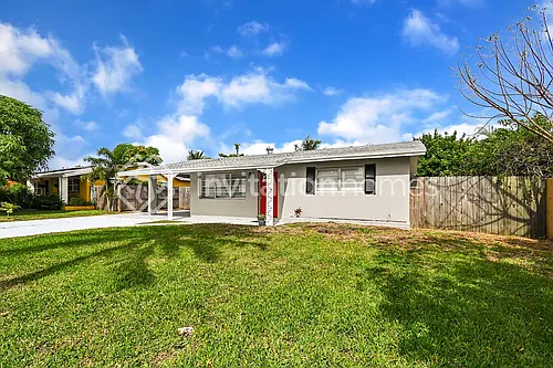 319 SW 9th Ave Photo 1