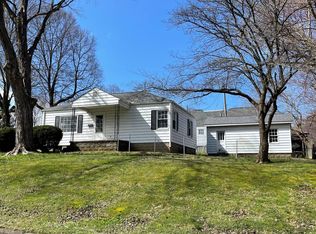 402 Plum St, Mount Carmel, IL 62863