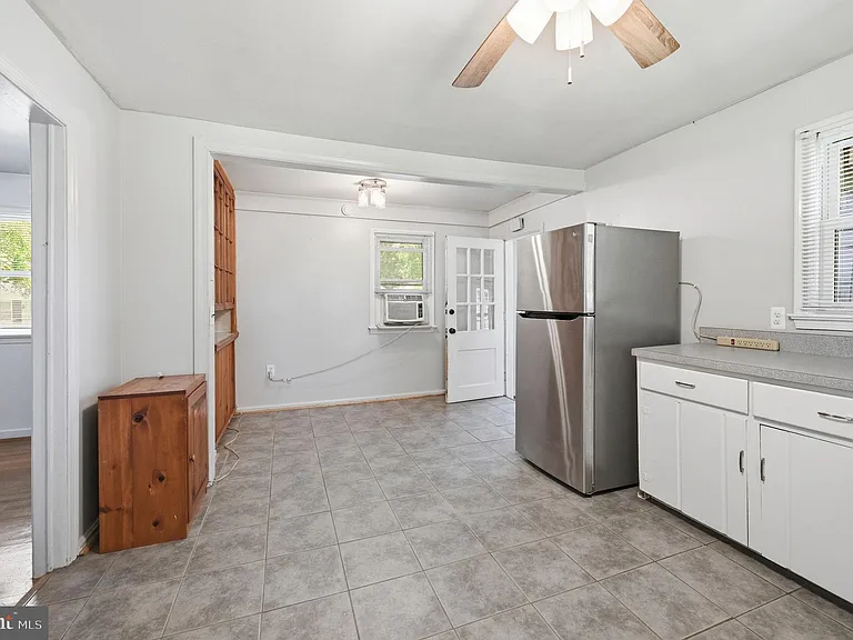 44 S Woodlawn Ave — Photo 12