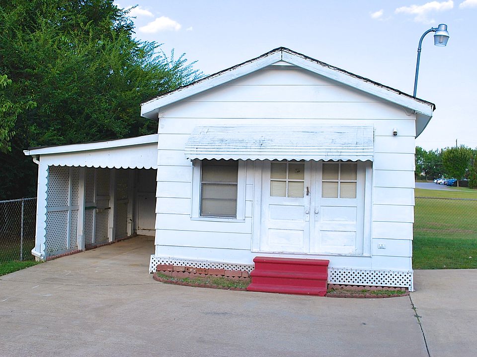 Car port with workshop 