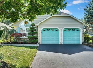 9 Valley Stream Ln, Lakewood, NJ 08701