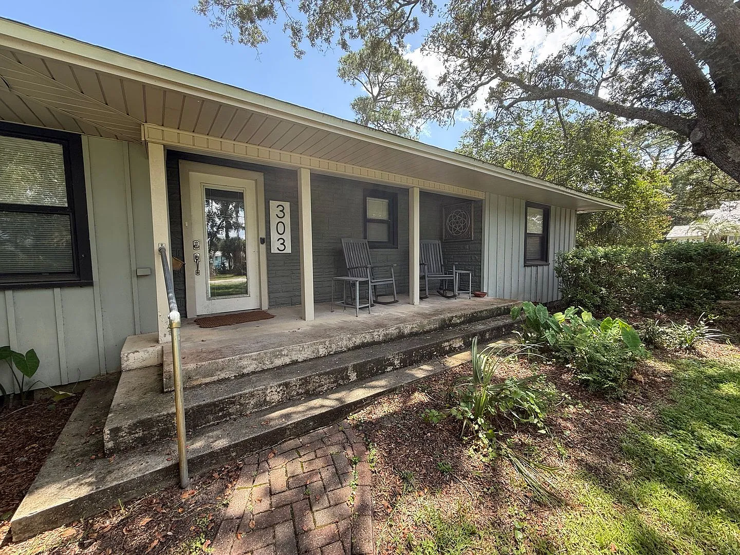Pensacola- 3 bedroom, 2 bathroom — Photo 2