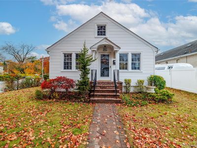 801 Park Avenue, Westbury, NY, 11590