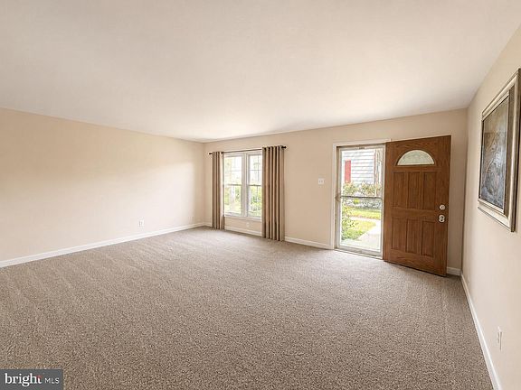 2nd image of 14 Ruscombe Ct