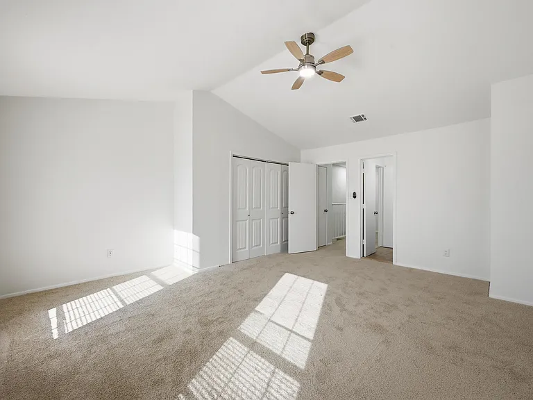 73 Winchester Dr — Photo 2