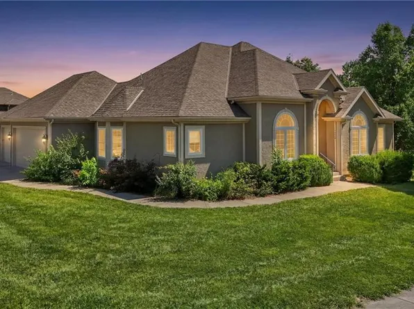 1709 Cambridge Cir, Kearney, MO 64060