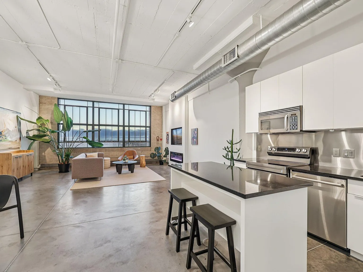 2 bed, 2.0 bath, 1360 sqft, $2,350 — Photo 1