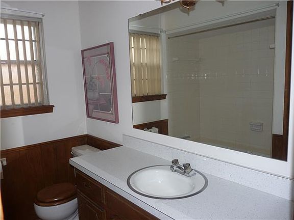5th image of 213 Tanglewood Ct