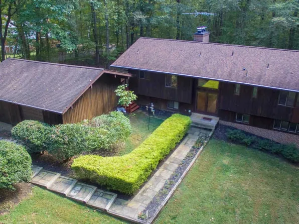 11814 Lakewood Ln, Fairfax Station, VA 22039