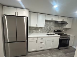 16 Blackthorne Ave #16, Hamilton, ON L9A 4R8