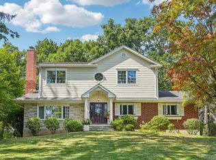 13 Fairview Ave, Nanuet, NY 10954