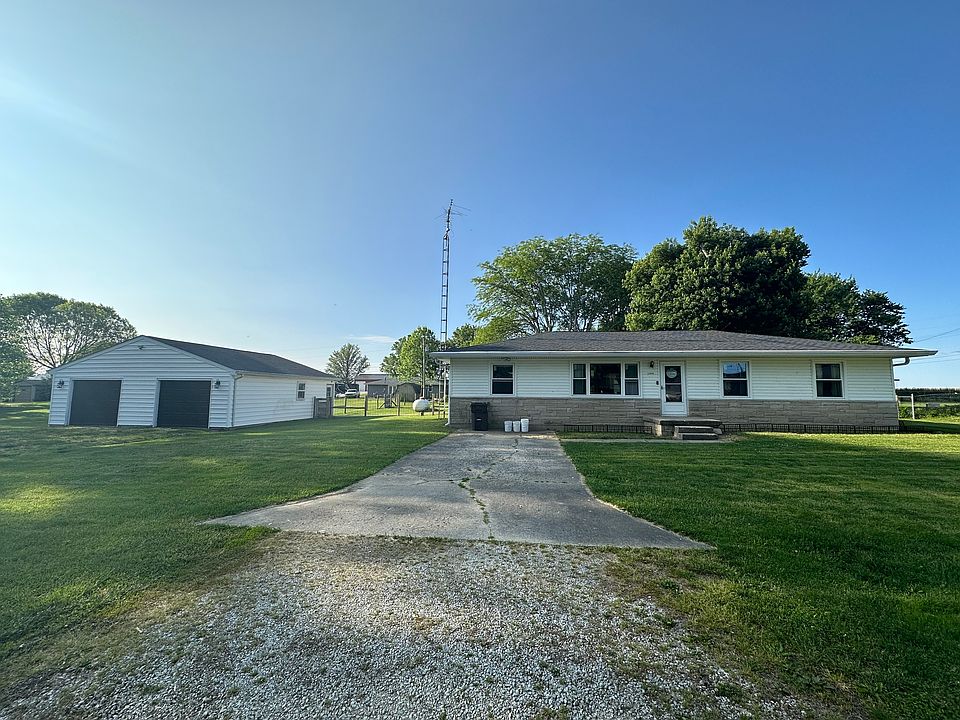 1st image of 1198 E Meadow Dr