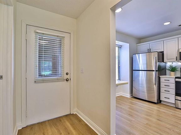 5th image of 40 Evergreen Cir