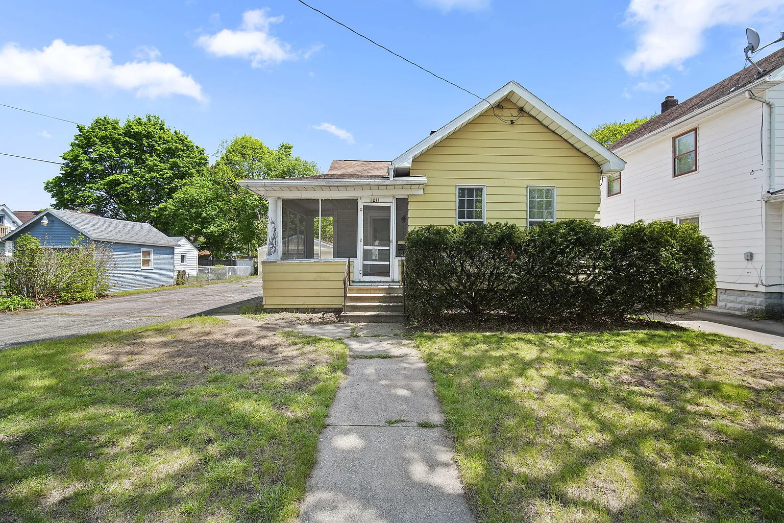 1011 4th St photo 1