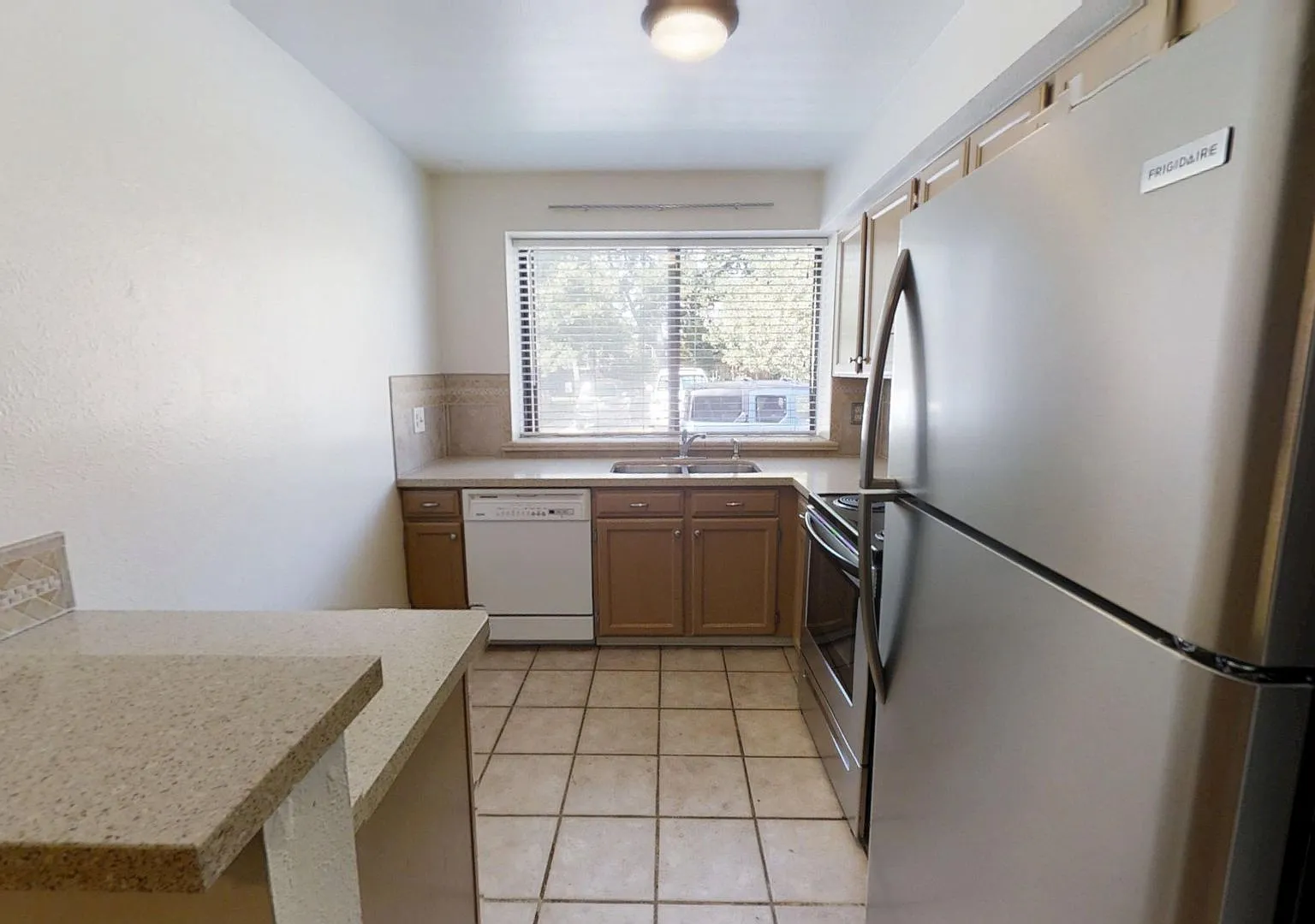 Spacious Willow Springs Townhome Near Trails, Shopping & Dining — Photo 3