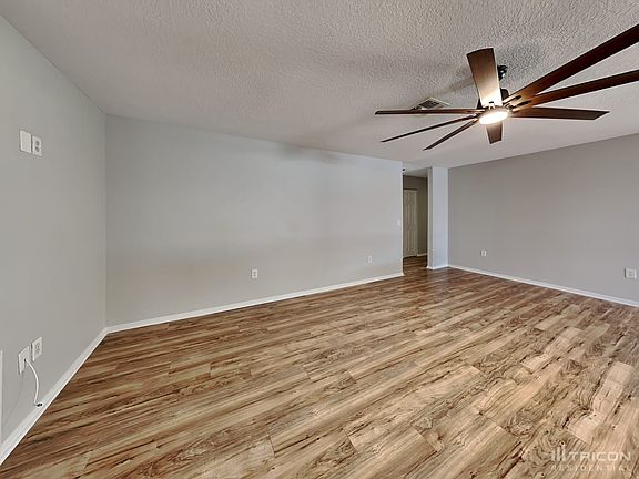 4th image of 15401 Callista Ln