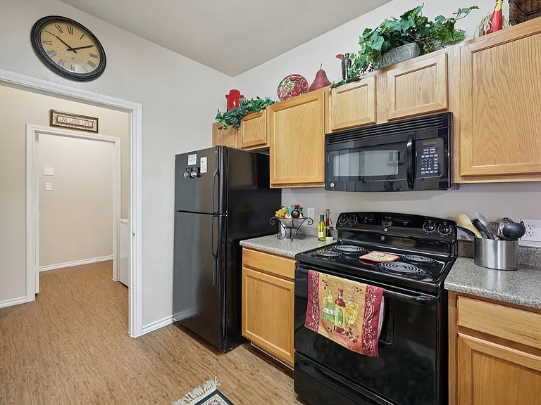 River Valley Apartments — Photo 19