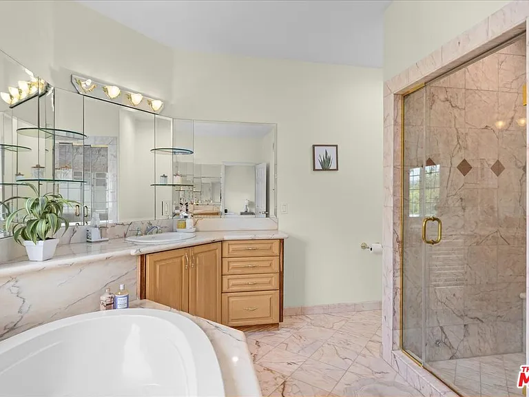 5029 Lemona Ave — Photo 34